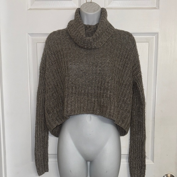 Gray Cropped Turtleneck Knit Sweater - Picture 1 of 8